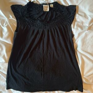 Anthropologie flutter cap sleeve Pima cotton tee with pintuck neck medium black